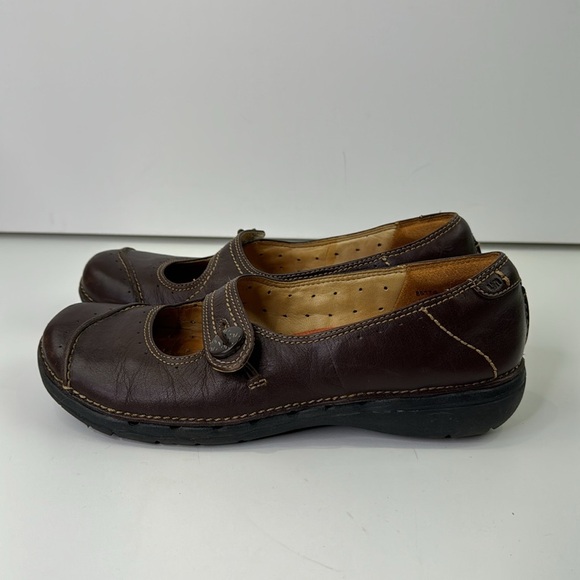 Clarks Structured Women's Brown Leather MaryJane Shoes - Picture 5 of 12